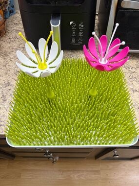 Boon Green Grass Drying Rack with Pink and White Flower Stems